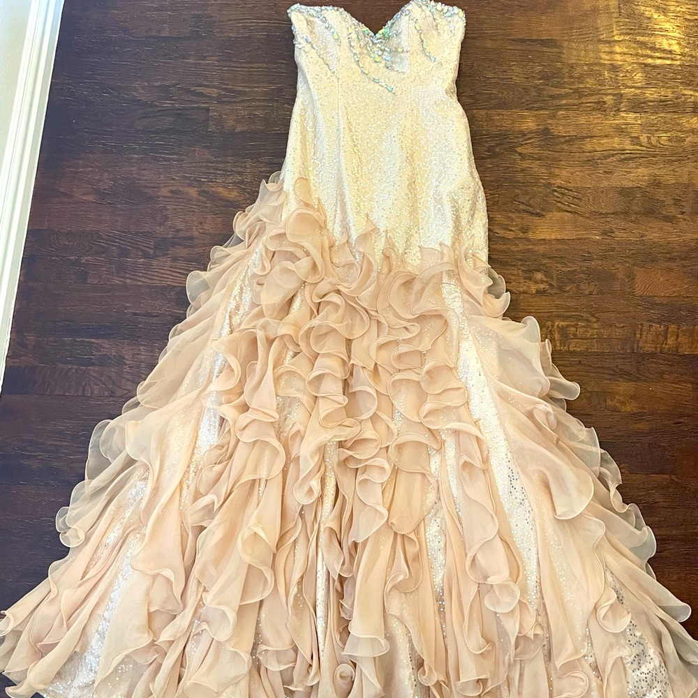 Brand New MacDuggal Sz 8 Prom Formal Gown Wachamacallit Dallas Gold Ruffles